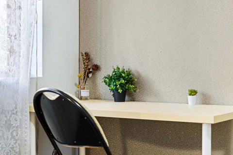 Modern Private Single Room - Centrally Located At Liverpool - Shared Bathroom - Lismore Accommodation 2