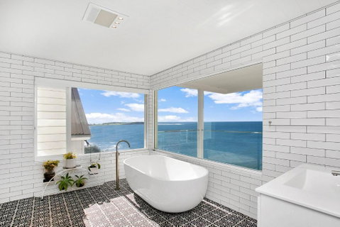 Monash Beach House - Oceanfront - Lismore Accommodation 3