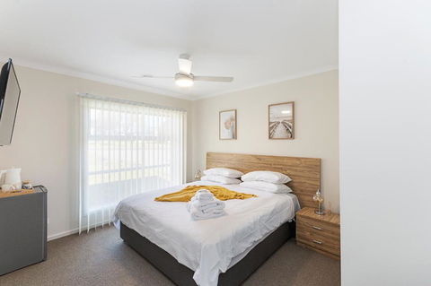 Morview Holiday Homes-Implala - Lismore Accommodation 0