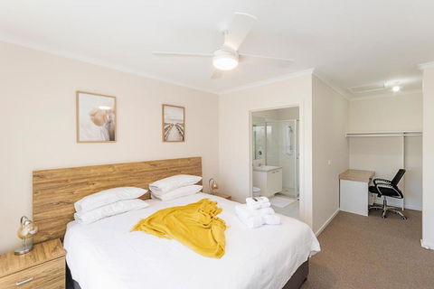 Morview Holiday Homes-Implala - Lismore Accommodation 3