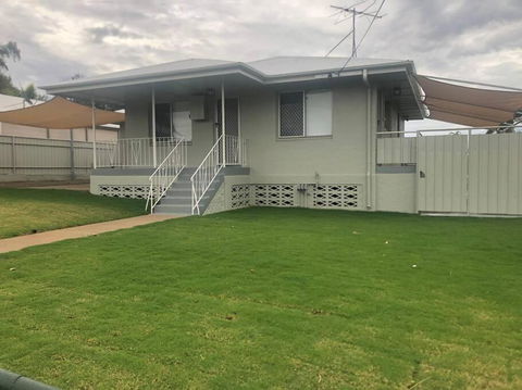Mt Isa - Emerald Gem 3 Bedroom Home QUIET AREA - Lismore Accommodation 0