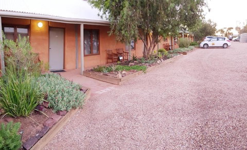 Mud Hut Motel - Lismore Accommodation 3
