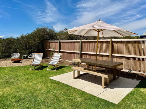 NEW Magpie Sands - 3 Bedroom Home - Downstairs Only, 1 Min Walk To Aldinga Beach - Lismore Accommodation 3