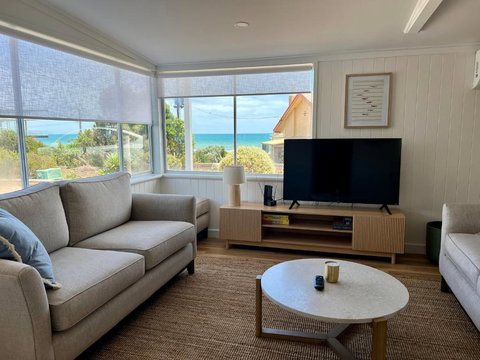 NEW Magpie Sands - 3 Bedroom Home - Downstairs Only, 1 Min Walk To Aldinga Beach - Lismore Accommodation 2