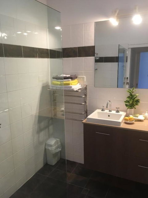 Newport Cottage, 5 Guests 7 Days Min - Lismore Accommodation 1