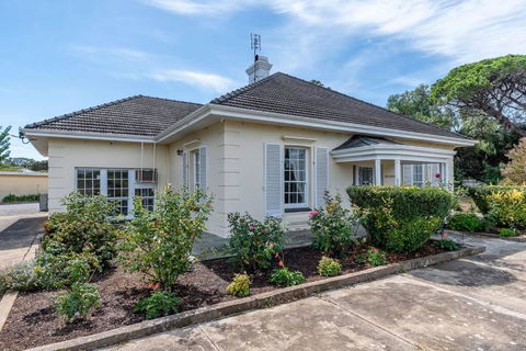 Normanville, Large Historic Three Bedroom Home - Lismore Accommodation 0