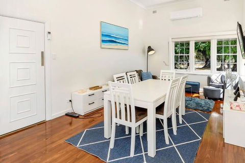Normanville, Large Historic Three Bedroom Home - Lismore Accommodation 3