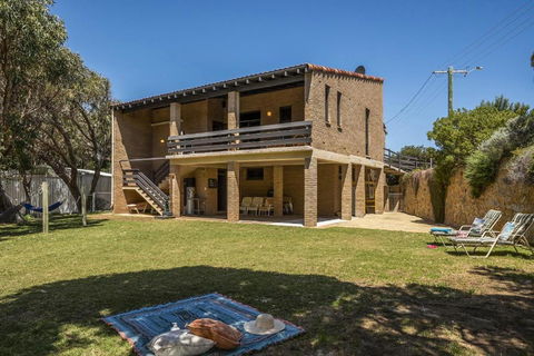 Ocean Close - Spacious Beach House - Lismore Accommodation 0