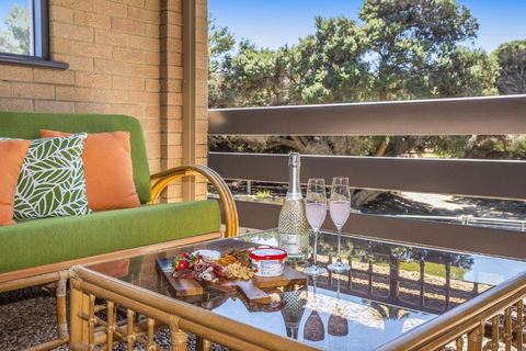 Ocean Close - Spacious Beach House - Lismore Accommodation 3