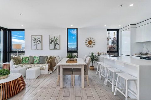 OPUS Apartment - Beach At Your Doorstep Short Walk To Light Rail - Lismore Accommodation 3