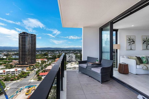 OPUS Apartment - Beach At Your Doorstep Short Walk To Light Rail - Lismore Accommodation 1