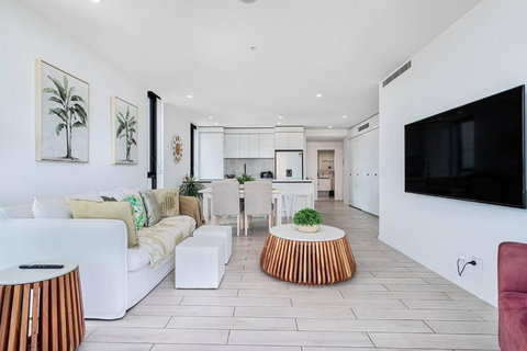 OPUS Apartment - Beach At Your Doorstep Short Walk To Light Rail - Lismore Accommodation 2