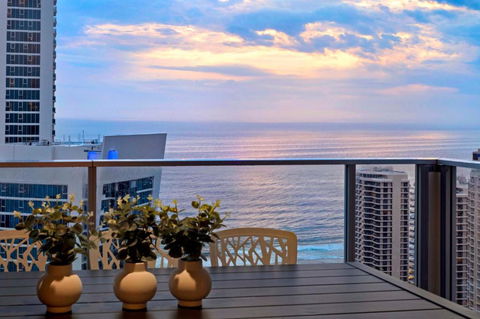 OCEAN VIEW APARTMENTS - Circle On Cavill - Self Contained & Privately Managed - Lismore Accommodation 0