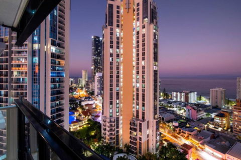 OCEAN VIEW APARTMENTS - Circle On Cavill - Self Contained & Privately Managed - Lismore Accommodation 1