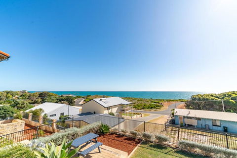 Ocean View Retreat - Best View In Town - Lismore Accommodation 3