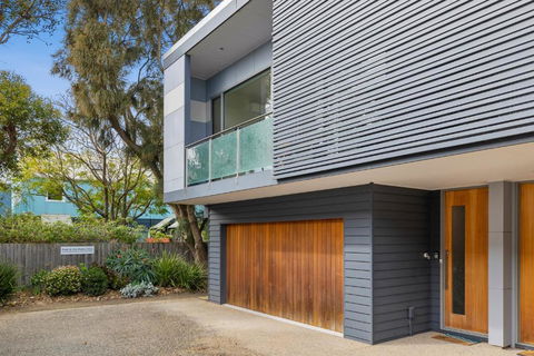 OG- By The Sea, 400m To Beach - Lismore Accommodation 0