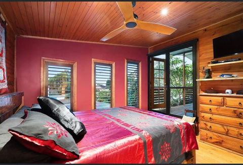 ONE OF A KIND Vacation Rental- Berkeley Vale - Lismore Accommodation 1