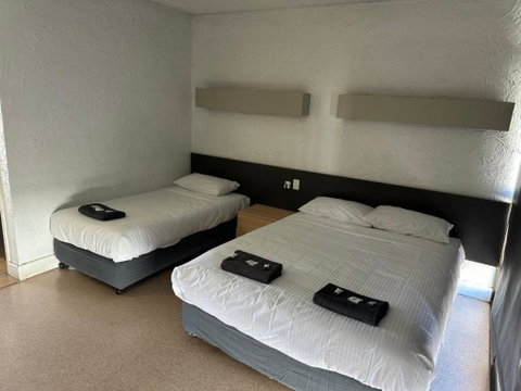 Overlander Hotel - Lismore Accommodation 2