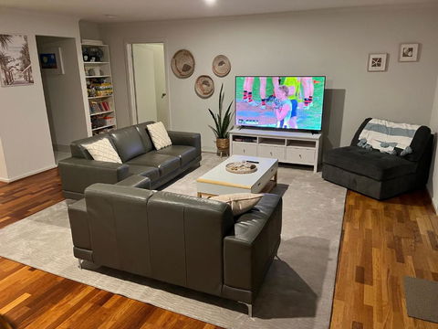 One Merino Panoramic Beach House Modern Sleeps 10 - Lismore Accommodation 1