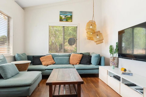 Peaceful And Renovated Original Beach House With Sweeping Views Of Gracetown - Lismore Accommodation 2