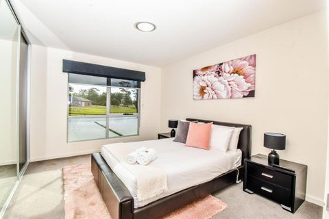 Paradise Point - Entire Home In Clarence Point, Tasmania Australia, 10 Guests 7 Bedrooms 7 Beds 3 Baths - Lismore Accommodation 1