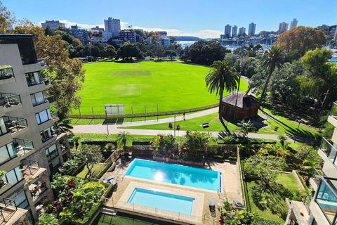 Penthouse With Private Terrace, Parking + 2 Pools - Lismore Accommodation 3