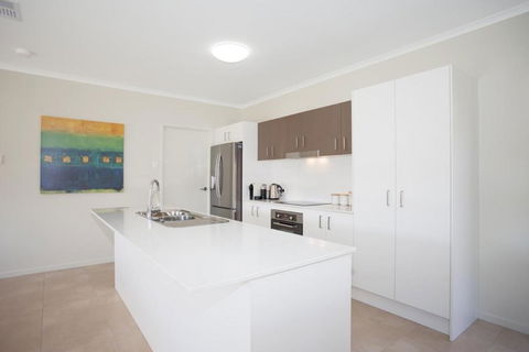 Petrie Beach Holiday Home - Lismore Accommodation 3