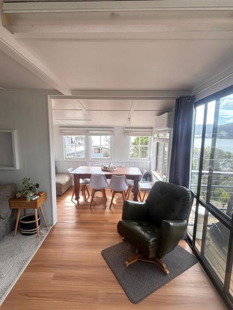 Pine Cottage - Lismore Accommodation 0