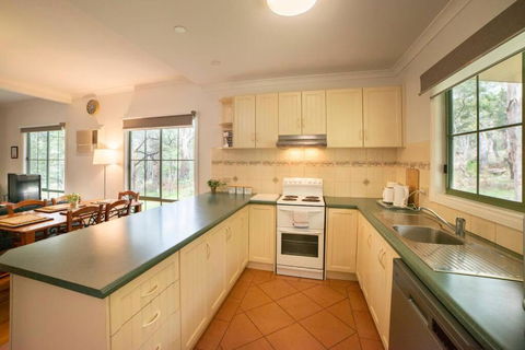 Pinnacle Retreat - Lismore Accommodation 1