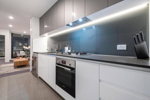 Pleasant &bright 2br2ba Apt Footscray Pool - Lismore Accommodation 3