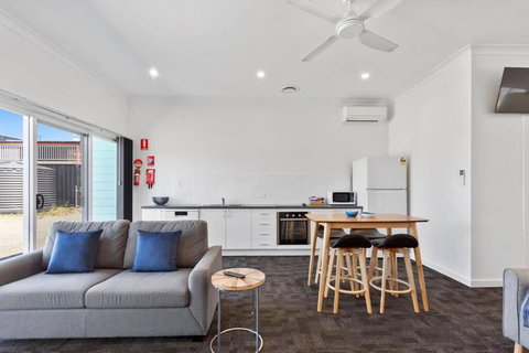 Port Lincoln Shark Apartment 5 - Lismore Accommodation 1