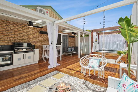 Private Outdoor Spa, Fire Pit - THE RETREAT COOLUM BEACH - Lismore Accommodation 2