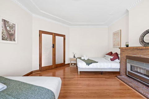 Quadruple Room - Near Transport & Shops - Shared Bathroom - Lismore Accommodation 0