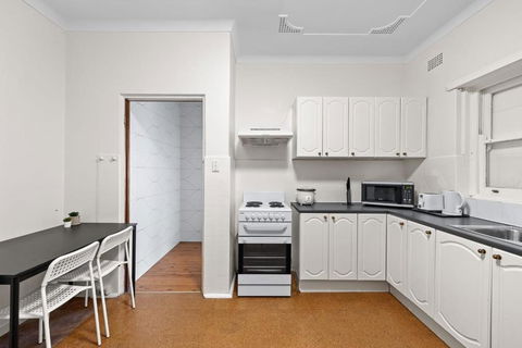 Quadruple Room - Near Transport & Shops - Shared Bathroom - Lismore Accommodation 3