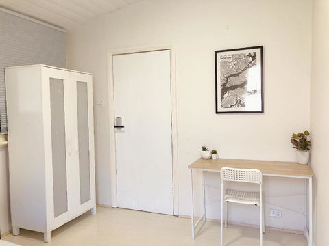 Quaint Double Or Queen Room - Mins To Stations&UNSW - Shared Bathroom - Lismore Accommodation 2