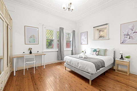 Quaint Double Room - Seconds To Shops & Eateries - Shared Bathroom - Lismore Accommodation 1