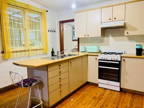 Quarryman Cottage @ 102 - Lismore Accommodation 3