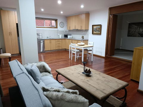 Quiet Nature-Filled Ground Floor Unit - Lismore Accommodation 2