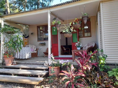 Quirky Cottage In Centre Of Maleny, Walk Everywhere - Lismore Accommodation 2