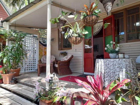 Quirky Cottage In Centre Of Maleny, Walk Everywhere - Lismore Accommodation 3