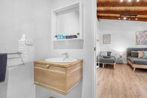 Recharge In Waurn Ponds - Lismore Accommodation 1