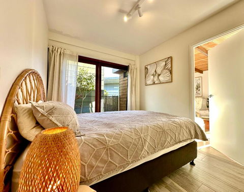 Private Access Retreat 1 Queen Bedroom W Stunning Pool And Ocean Views - Lismore Accommodation 2