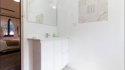 B4 Apartment Close To City, UWA, Nedlands & Swan River - Lismore Accommodation 3