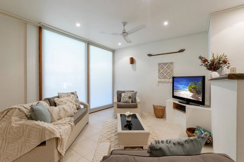 Balinese Beachfront Villa - Lismore Accommodation 0