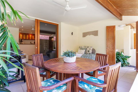 Balinese Beachfront Villa - Lismore Accommodation 2