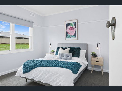 BALLARAT CLOSE 2 CBD + HOSPITAL+3BR HOME+NETFLIX + WiFi + Gift - Lismore Accommodation 1