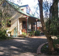 Ballarat cottages incorporating yarrowee cottage and Admirals cottage - Lismore Accommodation