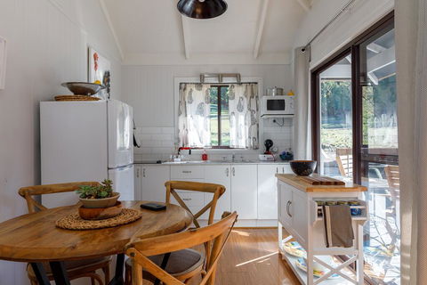Bandalong Cottages - Lismore Accommodation 1