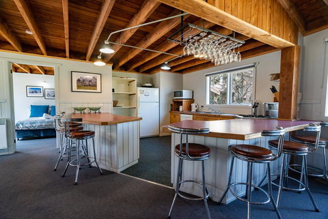 Banjo's Chalet, Alpine-getaways - Lismore Accommodation 2