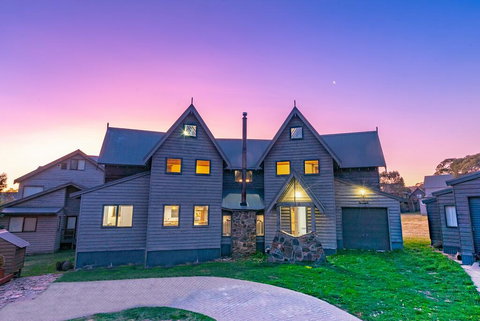 Banjo's Chalet, Alpine-getaways - Lismore Accommodation 0